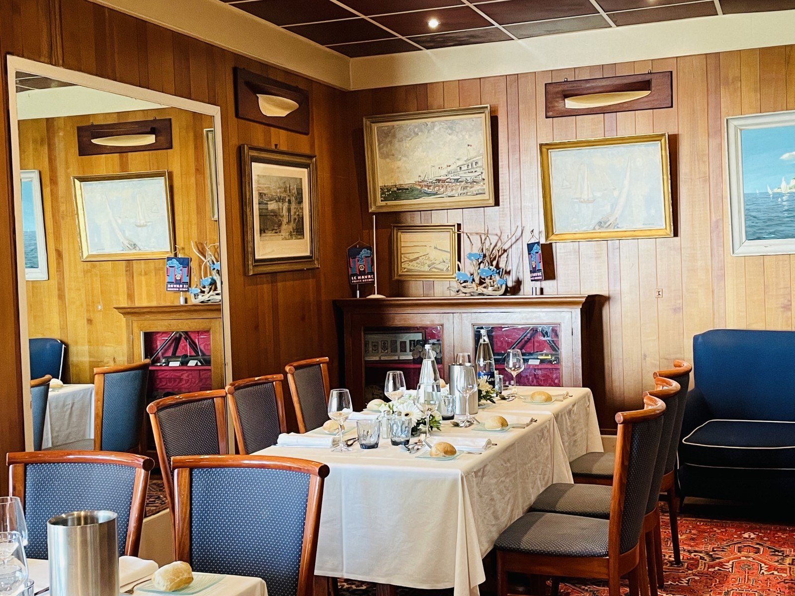 dîner dans une salle le Havre76